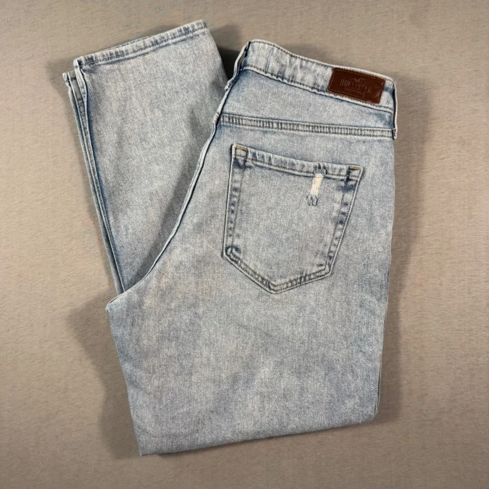 Hollister Curvy High Rise Mom Jeans Light Wash Distressed W29 L27 9R Stretch